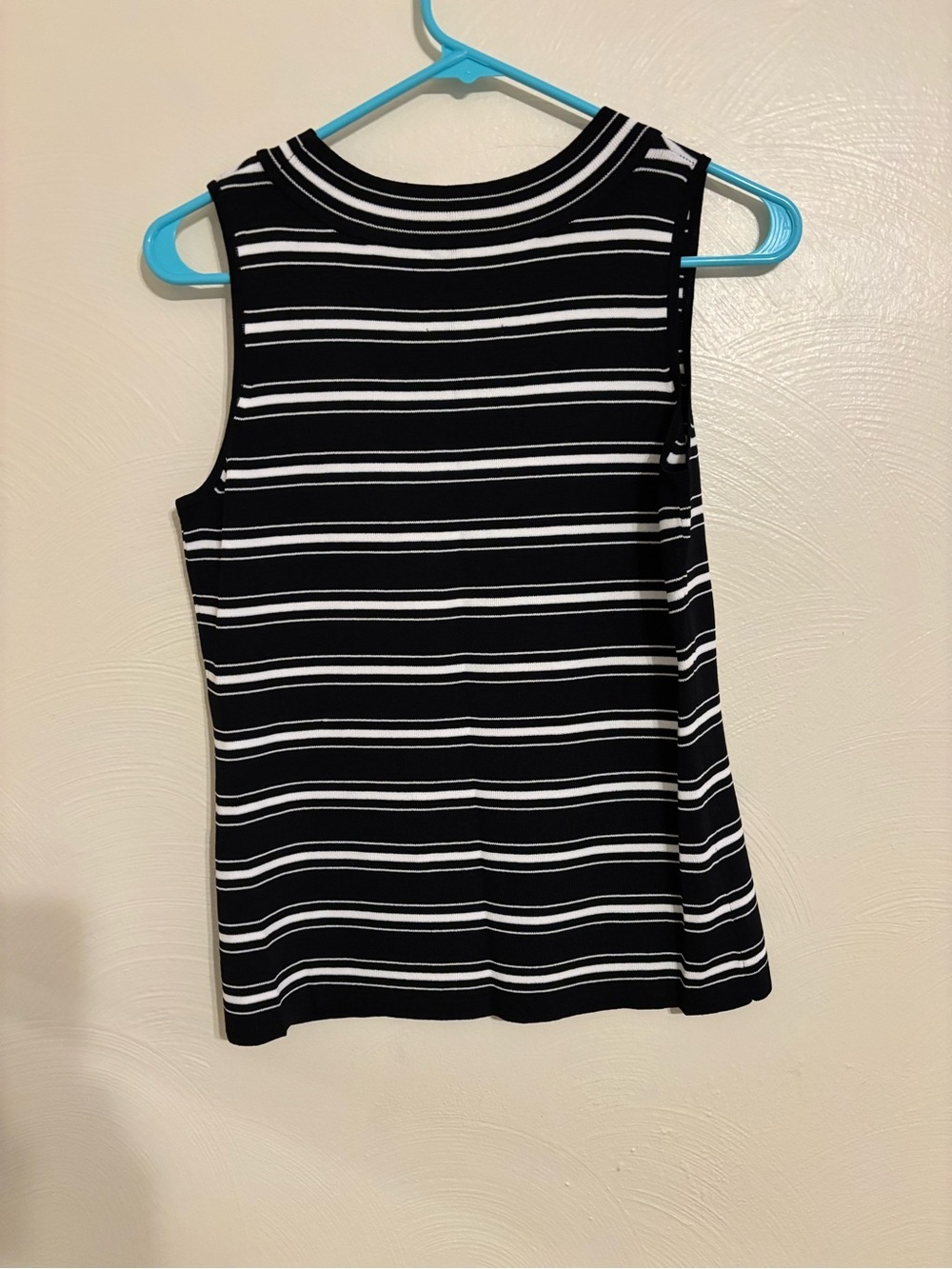 Vintage Chico’s Design Roxie Striped Sleeveless Knit Tank Top Size 1 Black White - Picture 8 of 8